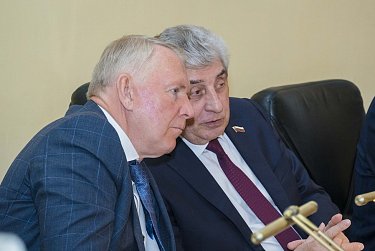 Евгений Солнцев впервые отчитался перед депутатами Заксобрания